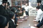באזוכן ביי גדולי ישראל לקראת די גרויסארטיגע מעמד שמחת ה'בר מצוה' פאר 56 יתומים