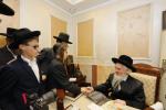 באזוכן ביי גדולי ישראל לקראת די גרויסארטיגע מעמד שמחת ה'בר מצוה' פאר 56 יתומים