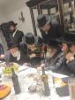 כ"ק אדמו"ר מסאטמאר שליט"א ביים באנקעט לטובת מוסדות סאטמאר אין לעיקוואד, אין שטוב פון הרבני החשוב ר' יצחק שלום ווערטהיימער הי"ו, בילדינג אדמיניסטראטאר פון מוסדות סאטמאר וויליאמסבורג:  