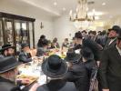 כ"ק אדמו"ר מסאטמאר שליט"א ביים באנקעט לטובת מוסדות סאטמאר אין לעיקוואד, אין שטוב פון הרבני החשוב ר' יצחק שלום ווערטהיימער הי"ו, בילדינג אדמיניסטראטאר פון מוסדות סאטמאר וויליאמסבורג:  