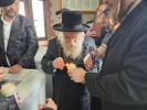 כ"ק גאב"ד מאקאווא שליט"א אויפן וועג צו וויילן שבועות אין מעזיבוש