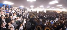 הכנסת ספר תורה צום ביהמ"ד סאטמאר שכונת ווערנאן אין וויליאמסבורג