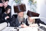 הכנסת ספר תורה צום ביהמ"ד סאטמאר שכונת ווערנאן אין וויליאמסבורג