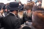 הכנסת ספר תורה צום ביהמ"ד סאטמאר שכונת ווערנאן אין וויליאמסבורג