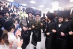 הכנסת ספר תורה צום ביהמ"ד סאטמאר שכונת ווערנאן אין וויליאמסבורג