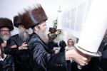 הכנסת ספר תורה צום ביהמ"ד סאטמאר שכונת ווערנאן אין וויליאמסבורג