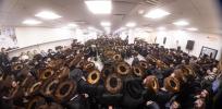 הכנסת ספר תורה צום ביהמ"ד סאטמאר שכונת ווערנאן אין וויליאמסבורג