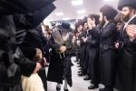 הכנסת ספר תורה צום ביהמ"ד סאטמאר שכונת ווערנאן אין וויליאמסבורג