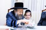 שמחת האפשערן און א"ב לערנען פאר אור אייניקל פון כ"ק אדמו"ר מבאבוב -45 שליט"א‎