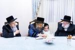 שמחת האפשערן און א"ב לערנען פאר אור אייניקל פון כ"ק אדמו"ר מבאבוב -45 שליט"א‎