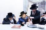 שמחת האפשערן און א"ב לערנען פאר אור אייניקל פון כ"ק אדמו"ר מבאבוב -45 שליט"א‎