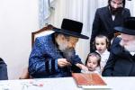 שמחת האפשערן און א"ב לערנען פאר אור אייניקל פון כ"ק אדמו"ר מבאבוב -45 שליט"א‎