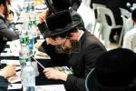 מעמד 'והראנו בבנינים' להתייסדות קרית הישיבה סקווירא צוזאמען מיט עריכת השולחן לכבוד די יארצייט פון הרה"ק די מגיד פון טשערנאביל זי"ע
