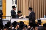 מעמד 'והראנו בבנינים' להתייסדות קרית הישיבה סקווירא צוזאמען מיט עריכת השולחן לכבוד די יארצייט פון הרה"ק די מגיד פון טשערנאביל זי"ע