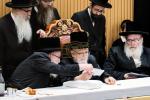 מעמד 'והראנו בבנינים' להתייסדות קרית הישיבה סקווירא צוזאמען מיט עריכת השולחן לכבוד די יארצייט פון הרה"ק די מגיד פון טשערנאביל זי"ע