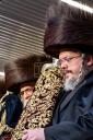 פולע בילדער און ווידיאוס פון די הכנסת ספר תורה אין בעלזא ערב יו"ט