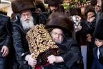 פולע בילדער און ווידיאוס פון די הכנסת ספר תורה אין בעלזא ערב יו"ט