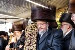 פולע בילדער און ווידיאוס פון די הכנסת ספר תורה אין בעלזא ערב יו"ט