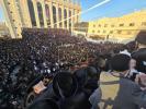 פולע בילדער און ווידיאוס פון די הכנסת ספר תורה אין בעלזא ערב יו"ט