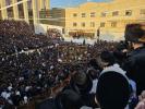 פולע בילדער און ווידיאוס פון די הכנסת ספר תורה אין בעלזא ערב יו"ט