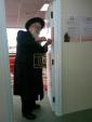 Main image for א הערליכע נייע לייבערי איז אויפגעשטעלט געווארן אין שולע בנות ישראל - קענווי איילענד