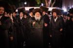 נעילת החג און קידוש לבנה ביי כ"ק אדמו"ר מבאבוב שליט"א 