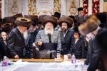 נעילת החג און קידוש לבנה ביי כ"ק אדמו"ר מבאבוב שליט"א 