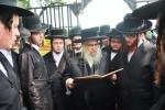 כ"ק אדמו"ר מסאטמאר שליט"א ביים ציון הקדוש פון כ"ק אדמורים מסאטמאר שליט"א לקראת די חתונה פון אן אייניקל 
