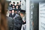 כ"ק אדמו"ר מסאטמאר שליט"א ביים ציון הקדוש פון כ"ק אדמורים מסאטמאר שליט"א לקראת די חתונה פון אן אייניקל 