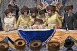 שמחת החתונה פאר א אייניקל פון כ"ק אדמו"ר מתולדות אברהם יצחק שליט"א בן הזקונים לבנו הרה"צ ראש ישיבת תוא"י שליט"א 