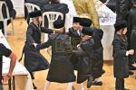 שמחת החתונה פאר א אייניקל פון כ"ק אדמו"ר מתולדות אברהם יצחק שליט"א בן הזקונים לבנו הרה"צ ראש ישיבת תוא"י שליט"א 