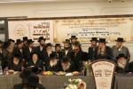 מעמד האדיר חלוקה פון קרן ויואל משה נדבת משפחת שווימער הנכבדה בראשות הרה"ק רבי יעקב מאיר שעכטער שליט"א, כ"ק האדמורי"ם מתולדות אהרן און משכנות הרועים שליט"א 