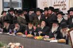 מעמד האדיר חלוקה פון קרן ויואל משה נדבת משפחת שווימער הנכבדה בראשות הרה"ק רבי יעקב מאיר שעכטער שליט"א, כ"ק האדמורי"ם מתולדות אהרן און משכנות הרועים שליט"א 