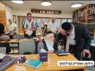 הגאון רבי עזריאל אוירבאך שליט"א איז געשטראנדעט אויף די וועג צוליב די מלחמה אין ארץ ישראל 