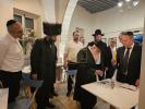 הגאון רבי עזריאל אוירבאך שליט"א איז געשטראנדעט אויף די וועג צוליב די מלחמה אין ארץ ישראל 