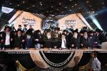 בילדער פון דעם היסטארישן בר מצוה פאר 56 יתומים צוגעשטעלט דורך די "זה לזה" ארגענעזאציע