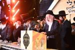 בילדער פון דעם היסטארישן בר מצוה פאר 56 יתומים צוגעשטעלט דורך די "זה לזה" ארגענעזאציע