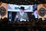 בילדער פון דעם היסטארישן בר מצוה פאר 56 יתומים צוגעשטעלט דורך די "זה לזה" ארגענעזאציע