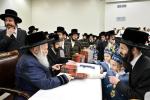 חומש סעודה אין תלמוד תורה באבוב לינדן בראשות כ"ק אדמו"ר מבאבוב שליט"א 