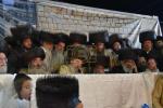 מעמד ההדלקה בחצר הקודש לעלוב אין מוצאי שבת בהעלותך ביי ציון הרשבי