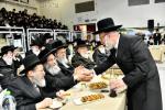 חומש סעודה אין תלמוד תורה תפארת בנים מונקאטש בני ברק בראשות די זיידעס אדמו"רים שליט"א 