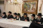 היסטאָרישער געמיינזאַמער אסיפת גדולי תורה וההוראה פון שרי התורה גדולי הרבנים והמורים שליט"א דייני הקהילות רועי עדת ישורון מברר צו זיין דעת תורה הברורה להמצפים לזרע של קיימא