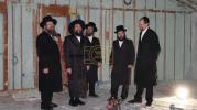 הגה"צ אב"ד צאנז ארה"ב שליט"א בן כ"ק אדמו"ר מצאנז שליט"א באזוכט אין ת"ת צאנז מאנסי און אין בית המדרש אין לעיקוואד וואס מען ארבעט צו איבערבויען.