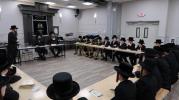 הגה"צ אב"ד צאנז ארה"ב שליט"א בן כ"ק אדמו"ר מצאנז שליט"א באזוכט אין ת"ת צאנז מאנסי און אין בית המדרש אין לעיקוואד וואס מען ארבעט צו איבערבויען.