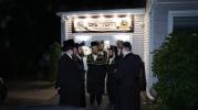 הגה"צ אב"ד צאנז ארה"ב שליט"א בן כ"ק אדמו"ר מצאנז שליט"א באזוכט אין ת"ת צאנז מאנסי און אין בית המדרש אין לעיקוואד וואס מען ארבעט צו איבערבויען.