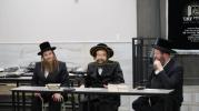 הגה"צ אב"ד צאנז ארה"ב שליט"א בן כ"ק אדמו"ר מצאנז שליט"א באזוכט אין ת"ת צאנז מאנסי און אין בית המדרש אין לעיקוואד וואס מען ארבעט צו איבערבויען.
