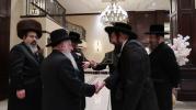 הגה"צ אב"ד צאנז ארה"ב שליט"א בן כ"ק אדמו"ר מצאנז שליט"א באזוכט אין ת"ת צאנז מאנסי און אין בית המדרש אין לעיקוואד וואס מען ארבעט צו איבערבויען.