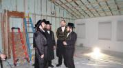 הגה"צ אב"ד צאנז ארה"ב שליט"א בן כ"ק אדמו"ר מצאנז שליט"א באזוכט אין ת"ת צאנז מאנסי און אין בית המדרש אין לעיקוואד וואס מען ארבעט צו איבערבויען.