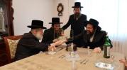 הגה"צ אב"ד צאנז ארה"ב שליט"א בן כ"ק אדמו"ר מצאנז שליט"א באזוכט אין ת"ת צאנז מאנסי און אין בית המדרש אין לעיקוואד וואס מען ארבעט צו איבערבויען.