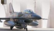 ווידעא וואס ווייזט מדינת ישראל F-16I "סופא" קעמפער גרייט צו אפשטעלן איראנישע דראונס.